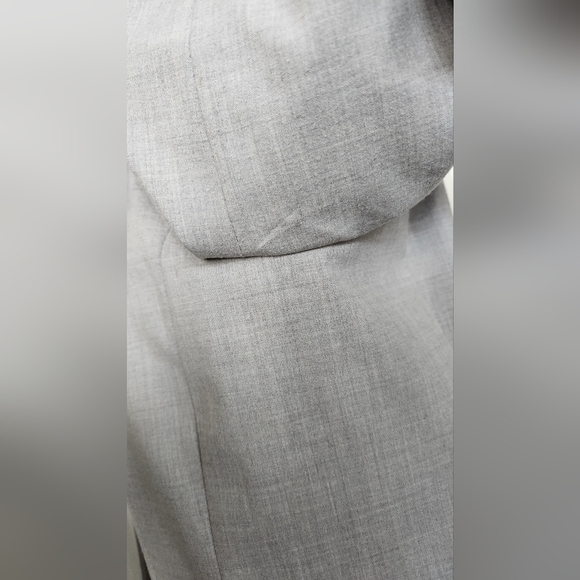 2/$15 - Isacc Mizrahi Grey Blazer - size 6 - Picture 4 of 9